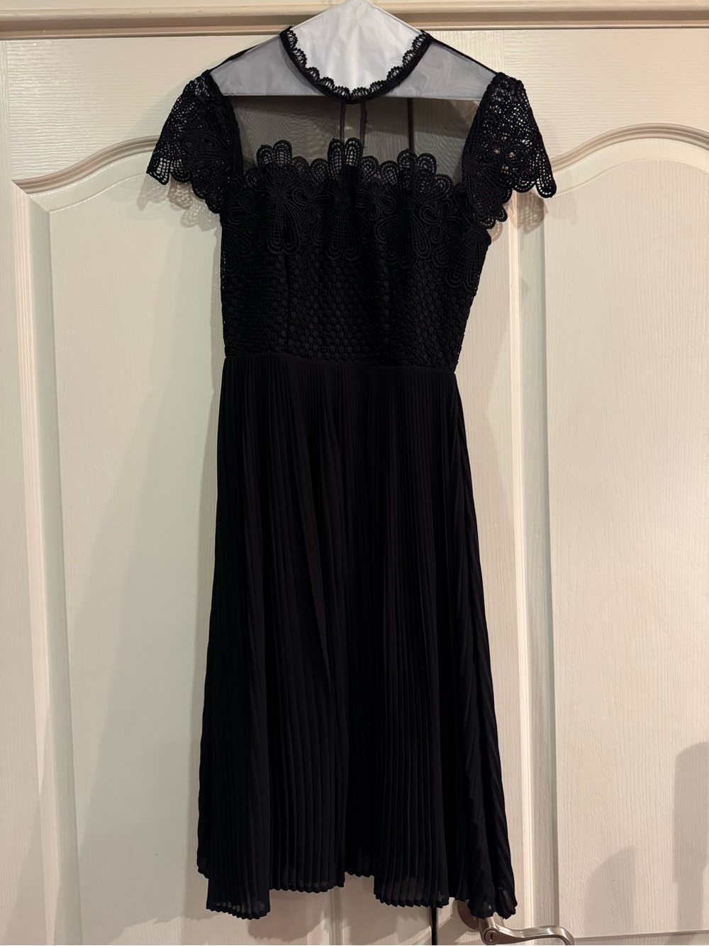 Black Lace Cap-Sleeve Pleated Dress - Zara Women